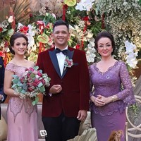 Cantika Felder pernah populer pada tahun 2000-an saat membintangi sinetron dan merilis album musik. Dia dikenal sebagai artis berdarah blasteran. Ayahnya, Alexander Felder, berdarah Belanda-Jawa-Minang-Swiss sementara ibunya, Minati Atmanagara, berdarah Sunda-Jerman.  Foto: dok. instagram @minatiatmanagara