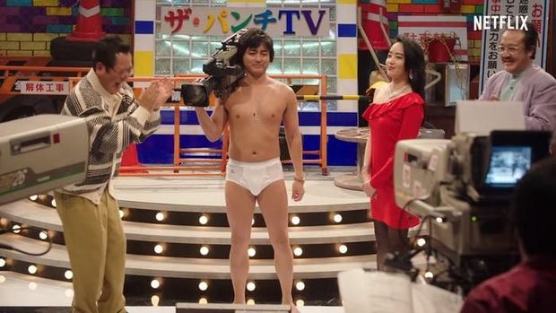 The Naked Director Film 'The Naked Director', tentang Toru Muranishi yang jadi kaisar film dewasa Jepang.
