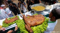 Begini penampakan daging kurban olahan siap saji yang digelar Pemprov DKI Jakarta.