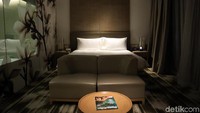 Kamar hotel yang nyaman dengan standar bintang lima. Dengan luas 36 m2, kamar hotel The Crowne Plaza Changi Airport dilengkapi dengan kasur single size (Randy/detikcom)