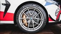 Sementara dari segi mesin, tidak ada yang berubah dari mobil ini. BMW M8 MotoGP safety car ditenagai mesin V8 4,4 liter twin-turbocharged, yang sanggup mengeluarkan tenaga 617 dk. Pool/BMW.
