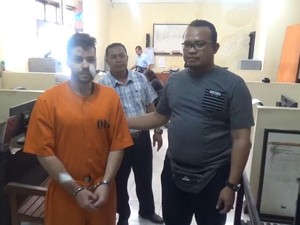 Bule Tendangan Kungfu Terbang Janji Bayar Ganti Rugi ke Korban