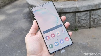 10. Samsung Galaxy Note 10+ 5G RAM 12 GB / ROM 256 GB dengan skor 443858. Foto: Kris Fathoni W/detikINET