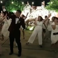 Cantika mengatakan dirinya memang sudah mempersiapkan untuk tampil flashmob di acara resepsi pernikahannya. Sebagai seorang instruktur zumba, dia ingin ada sesi olahraga tersebut pada hari bahagiannya. Dia pun menjalani satu kali latihan bersama teman-temannya. Foto: dok. instagram 2minatiatmanagara