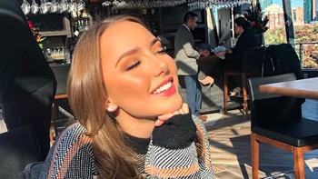 Ia memajang beragam foto dari minum kopi, gaya busana dan tips kecantikan. Foto: Instagram