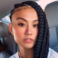 Penampilan Agnez Mo juga disorot oleh netizen internasional. Agnez dinilai meniru wanita kulit hitam. Namun aksinya itu dianggap sebuah penghinaan terhadap budaya kulit hitam yang merupakan kaum minoritas di dunia. wtf is an agnez mo and why tf do she stay in black woman costume and why tf do famous black women who should really know better give her play? why. i need answers and zero coonery will be accepted as response. thanks, tulis netizen di Twitter. Foto: Instagram agnezmo/ muaroni