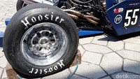 Mobil ini dibekali dengan mesin CB 400 tahun 1998. Meski menggunakan mesin lawas, Tim Bengawan percaya diri mampu balapan dengan optimal.