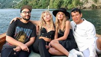 Saat ini ia tengah berlibur di Milan bersama Miley Cyrus dan rekan-rekannya. Dok. Instagram/kaitlynn