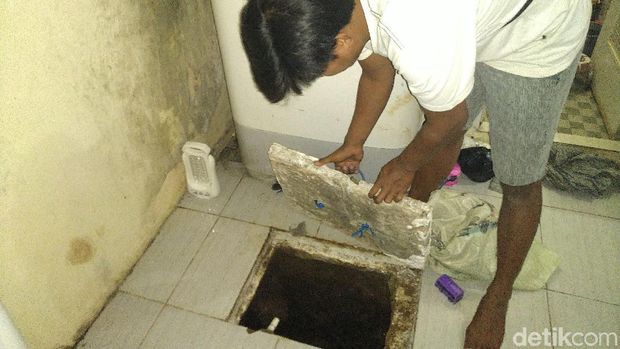  Krisis air akibat kekeringan pada musim kemarau dialami warga RT 05/RW 03 Kelurahan Mulyaharja, Bogor Selatan, Kota Bogor. 