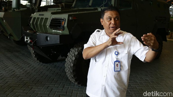 Abraham Mose adalah Direktur Utama PT Pindad (Persero). Pria kelahiran Gorontalo itu diangkat menjadi Direktur Utama PT Pindad (Persero) lewat Surat Keputusan Menteri BUMN nomor SK-169 / MBU / 08/2016.