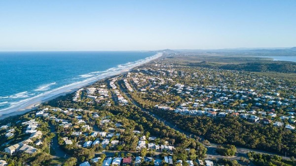 Noosa hanya kota kecil 150 km di utara Brisbane, dengan penduduk 52 ribu jiwa. Tapi wisatawan yang datang mencapai 2,36 juta orang dalam setahun (iStock) Noosa hanya kota kecil 150 km di utara Brisbane, dengan penduduk 52 ribu jiwa. Tapi wisatawan yang datang mencapai 2,36 juta orang dalam setahun (iStock)
