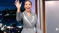 Ia justru mengunggah percakapan dirinya dan juga foto yang digunakan untuk memerasnya di Twitter pribadinya. Dok. Instagram/whitneycummings