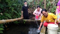 Sumur Tangkolo berada di Dusun Desa, Desa Baregbeg, Kecamatan Baregbeg, Kabupaten Ciamis, Jawa Barat. Letaknya sekitar 200 meter dari kantor desa.