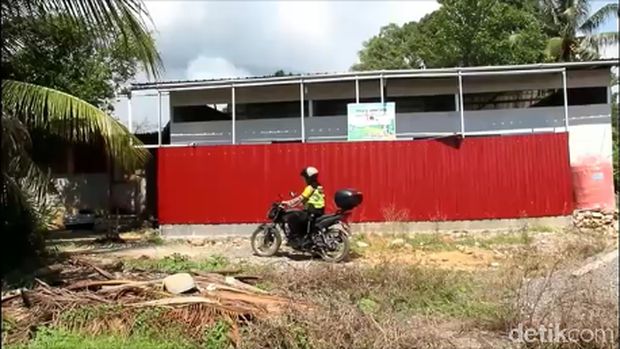 Kisah Bripka Ahmad Sisihkan Gaji dan Hibahkan Tanah untuk Bangun SD di Sulbar