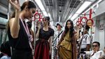 LRT Jakarta Dibajak Model Cantik, Ada Apa?