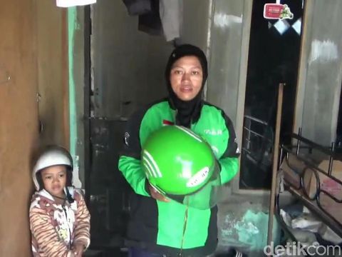 Musdalifah dan anaknya yang diajak bekerja/