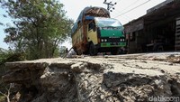 Jalan Raya Kali CBL, Cibitung, ambles.