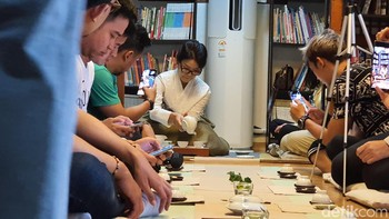 Kalau yang ini adalah hasil contoh zoom di dalam ruangan pada situasi seperti sebelumnya. Modul kameranya sendiri di Note 10+ adalah 12 MP, f/2.1, 52mm (telephoto), 1/3.6, 1.0µm, PDAF, Dual OIS, 2x optical zoom. (Foto: Kris/detikINET)