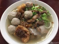 Bakso 21 : Bakso Sapi Juicy dengan Es Limun Singkawang