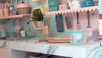 Ini potret secara keseluruhan. Semua peralatan masak tertata rapi dan bersih. Foto: Instagram @tasyiiathasyia