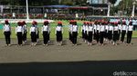 Terpesona Pembawa Baki Bendera Pusaka Saat Latihan di Istana Merdeka