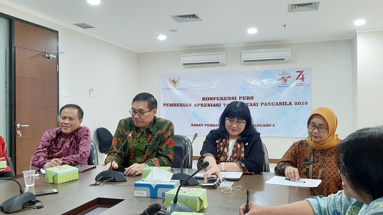Zohri-Iwan Fals Bakal Diberi Penghargaan Apresiasi Pancasila oleh BPIP Zohri-Iwan Fals Bakal Diberi Penghargaan Apresiasi Pancasila oleh BPIP
