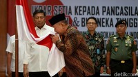 Keluarga Besar Harokah Islam Indonesia, eks Darul Islam/Tentara Islam Indonesia (DI/TII), dan eks Negara Islam Indonesia (NII) membacakan ikrar setia kepada Pancasila, UUD 1945, dan Bhinnekka Tunggal Ika, Selasa (13/8/2019).