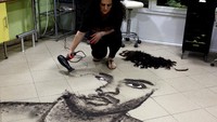 Salonnya berada di kawasan Krivogastani, Makedonia Utara.