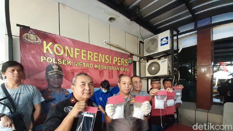 Polisi Tangkap 3 Kurir Sabu Jaringan Lapas di Kebayoran Polisi Tangkap 3 Kurir Sabu Jaringan Lapas di Kebayoran