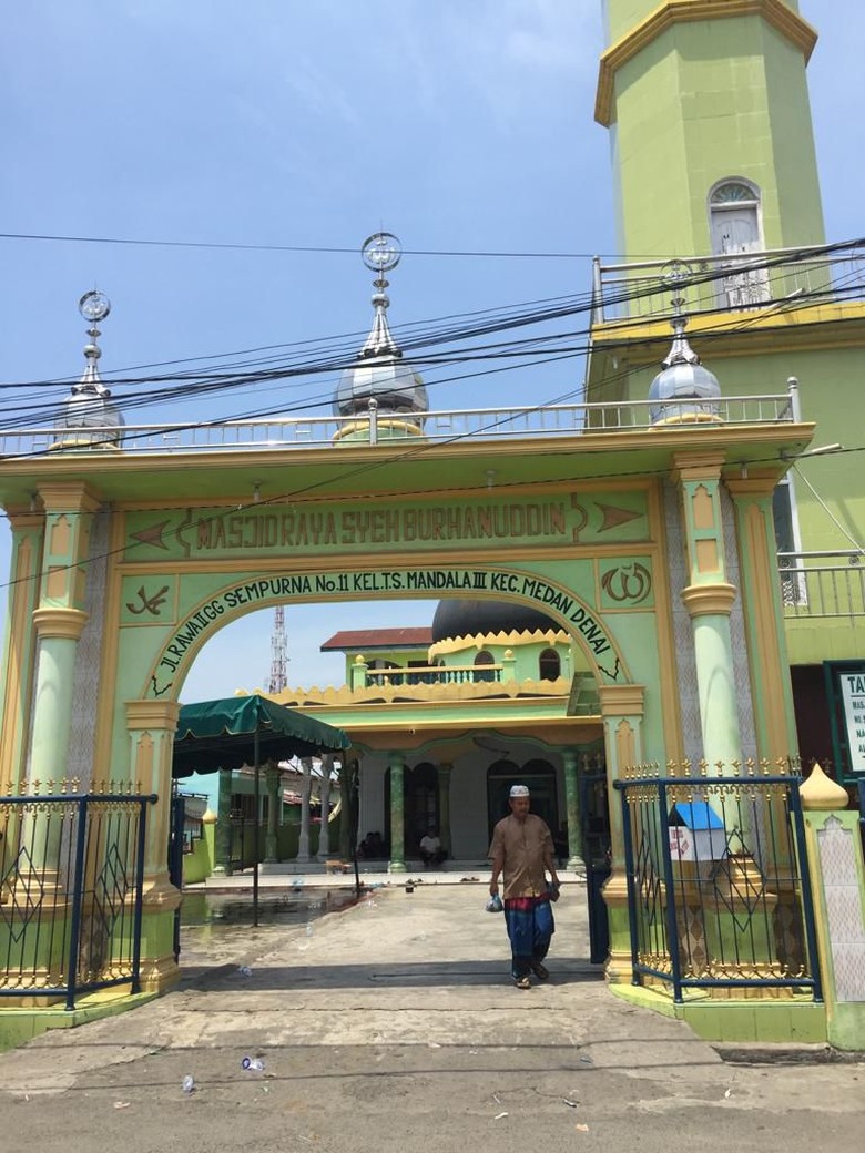 Jemaah Tarekat Syattariyah di Medan Gelar Salat Idul Adha Hari Ini Jemaah Tarekat Syattariyah di Medan Gelar Salat Idul Adha Hari Ini