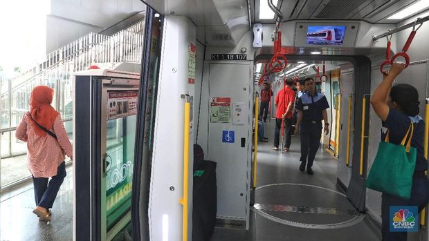 LRT Jakarta (CNBC Indonesia/Andrean Kristianto)