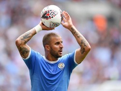 Kyle Walker membantu Manchester City menjadi tim yang meraih kemenangan terbesar di pekan pertama musim ini. City menghabisi West Ham United dengan skor 5-0, di mana Walker bikin satu assist. (Foto: Laurence Griffiths/Getty Images)