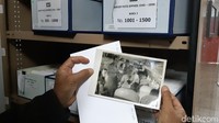 ANRI harus disokong untuk memelihara dokumen tua bersejarah. Pada akhirnya ini bisa dinikmati masyarakat dengan lebih mudah, contohnya foto lawas Bung Karno ini (Masaul/detikcom)