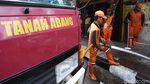 PPSU dan Damkar Bikin Trotoar Tanah Abang Kinclong Pasca-Idul Adha