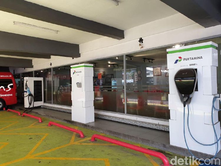 Penampakan SPLU untuk Cas Mobil Listrik di Jakarta