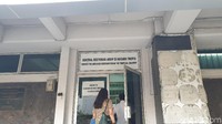 Arsip yang disimpan negara adalah barang tua namun punya nilai sangat tinggi. Ini adalah pintu masuk ke ruang perbaikan atau restorasi (Masaul/detikcom)