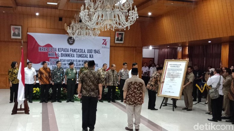 Eks Harokah Islam, DI/TII hingga NII Ikrar Setia Pancasila di Depan Wiranto Eks Harokah Islam, DI/TII hingga NII Ikrar Setia Pancasila di Depan Wiranto
