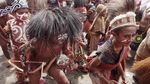 Puluhan Siswa di Papua Kenakan Baju Adat Sambut HUT RI Ke-74