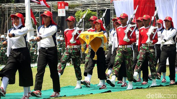 Latihan Paskibraka di Istana / 