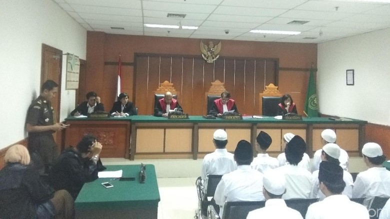 Pengacara Terdakwa Rusuh 22 Mei Nilai Dakwaan Jaksa Tak Jelas Pengacara Terdakwa Rusuh 22 Mei Nilai Dakwaan Jaksa Tak Jelas