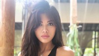 Adinda Bakrie adalah anak Indra Bakrie yang merupakan adik Aburizal Bakrie. Dengan kata lain Adinda merupakan sepupu Ardi Bakrie yang beristrikan Nia Ramadhani. Ia aktif di Instagram dengan lebih dari 278.000 followers. Foto: Instagram adindabakrie
