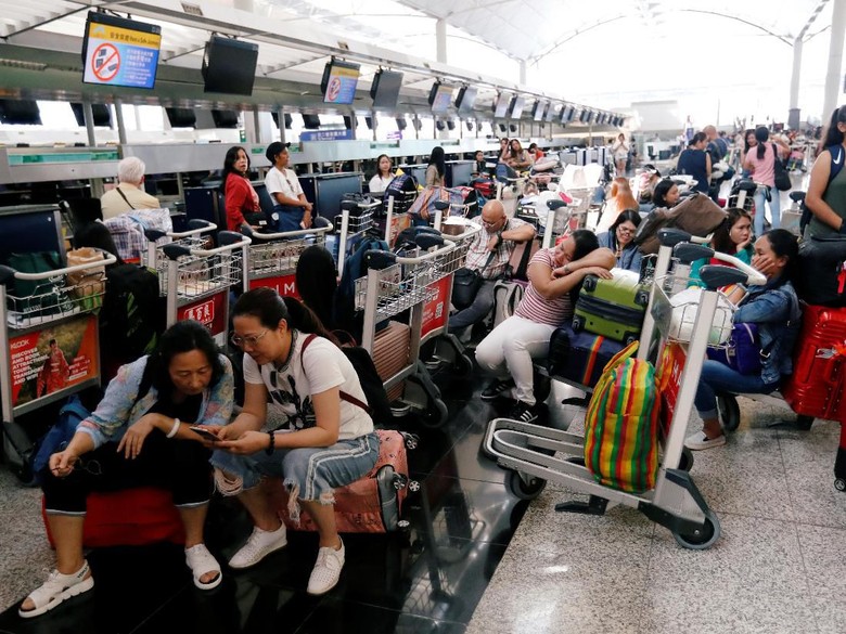 Kemlu Buka Layanan Helpdesk bagi WNI di Bandara Hong Kong Kemlu Buka Layanan Helpdesk bagi WNI di Bandara Hong Kong