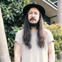 Lagu Favorit, Ello Bakal Bawain Topeng di Konser Reuni Peterpan