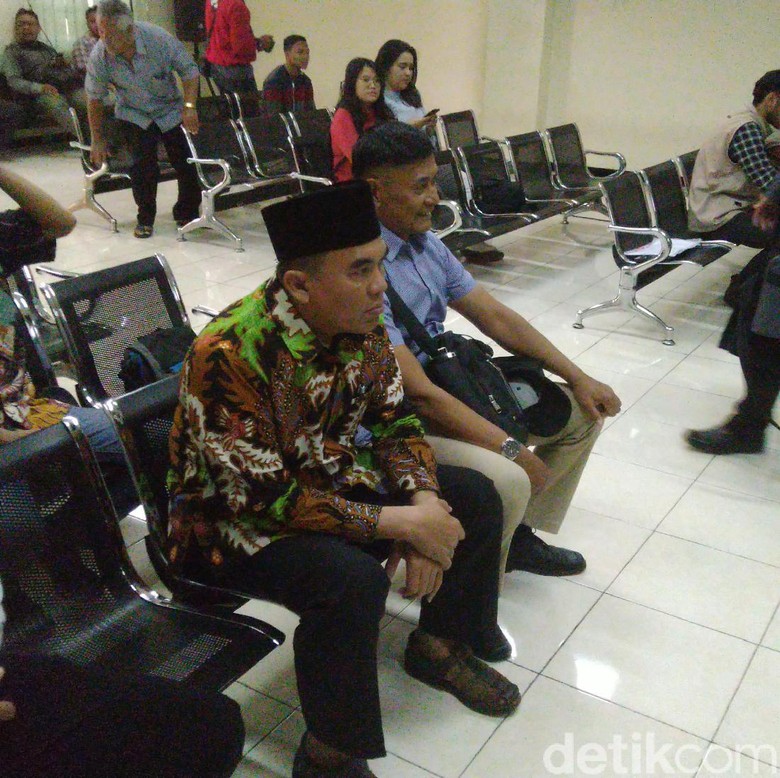 Dituntut 4 Tahun Kurungan, Bupati Jepara Meminta Keringanan Hukuman Dituntut 4 Tahun Kurungan, Bupati Jepara Meminta Keringanan Hukuman