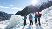 Saat ke Selandia Baru, traveler bisa berkunjung ke Fox Glacier dan Franz Josef, gletser terbesar di pantai barat Pulau Selatan (Tourism New Zealand)