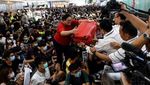 Demonstran Kembali Banjiri Bandara Hong Kong, Penumpang Marah