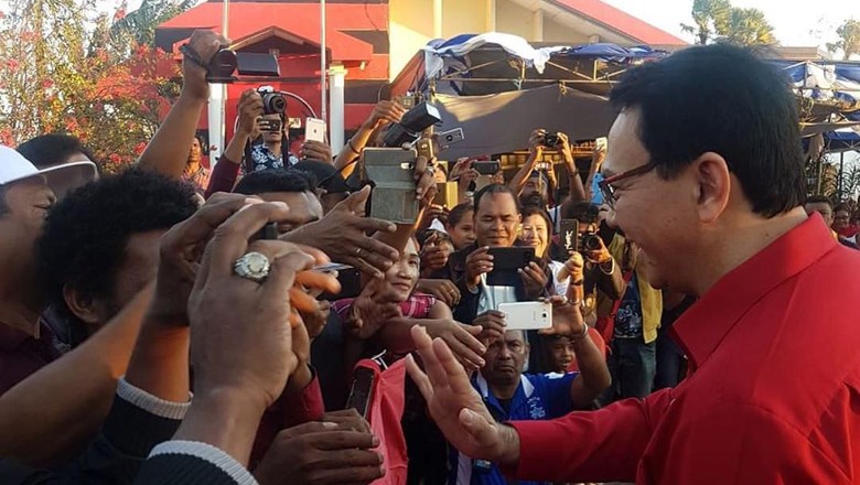 Pakai Seragam PDIP, Ahok Sapa Warga Nusa Terindah Toleransinya Pakai Seragam PDIP, Ahok Sapa Warga Nusa Terindah Toleransinya