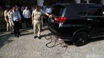 Anies Pantau Uji Emisi Kendaraan di Balai Kota