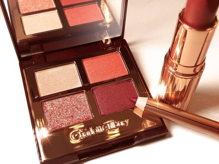 Eyeshadow dan lipstik keluaran Charlotte Tilbury dinamai Walk of Shame. Foto: Instagram/@ctilburymakeup Eyeshadow dan lipstik keluaran Charlotte Tilbury dinamai Walk of Shame. Foto: Instagram/@ctilburymakeup