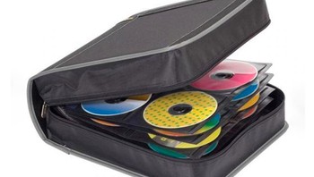 Tempat menyimpan bermacam CD, mungkin ada CD musim sampai software. Foto: Bored Panda